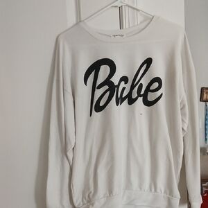 White "Babe" Graphic Pullover Sweatshirt - Casual Women's Top